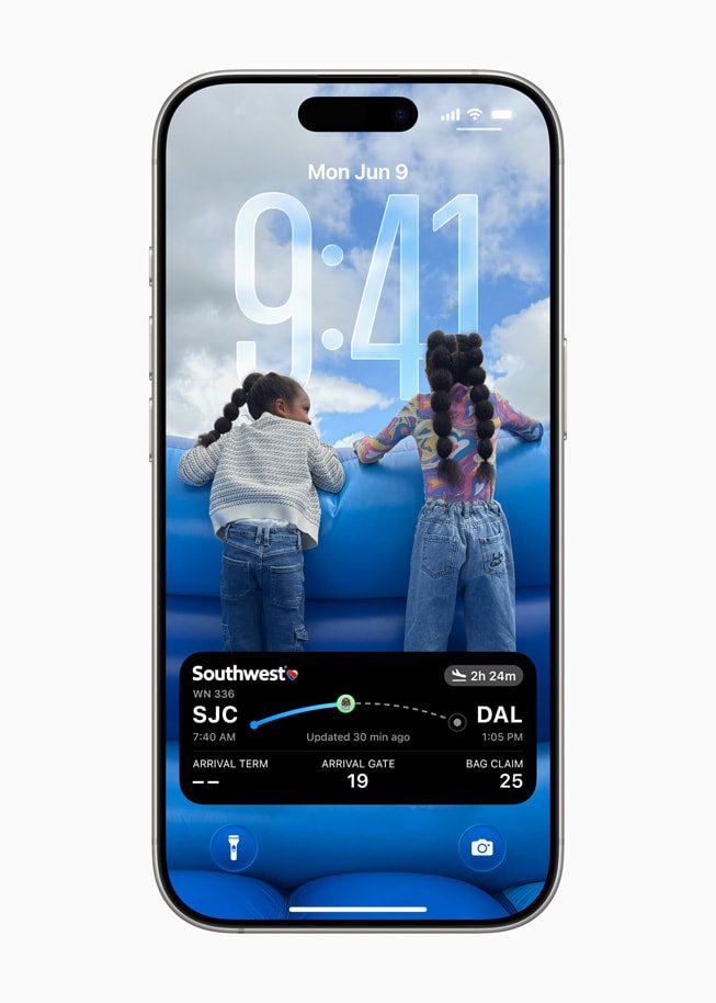 iOS 26 Live Activities Flight Tracking
