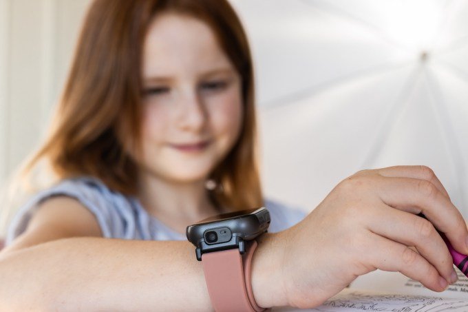 Child using Pinwheel smartwatch