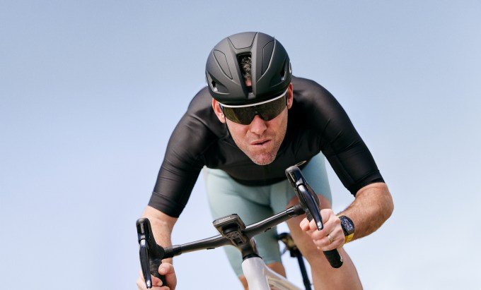 Athlete wearing Oakley Meta Vanguard smart glasses