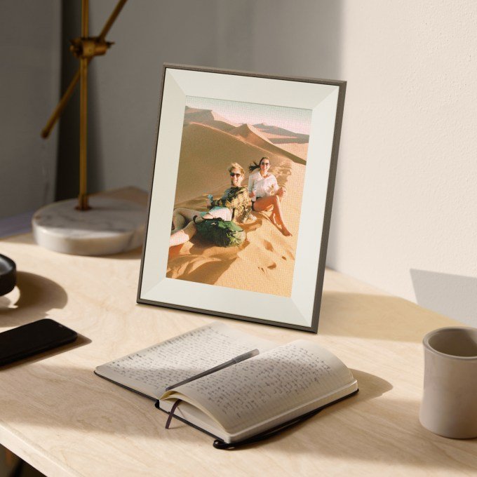 Aura Ink Digital Photo Frame