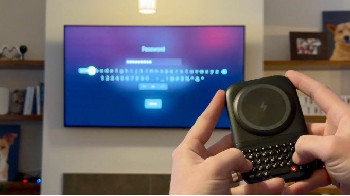 Clicks Power Keyboard connected to smart devices