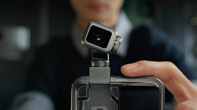 Honor Robot Phone with moving camera