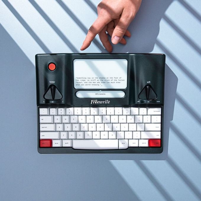 Digital typewriters for focused writing
