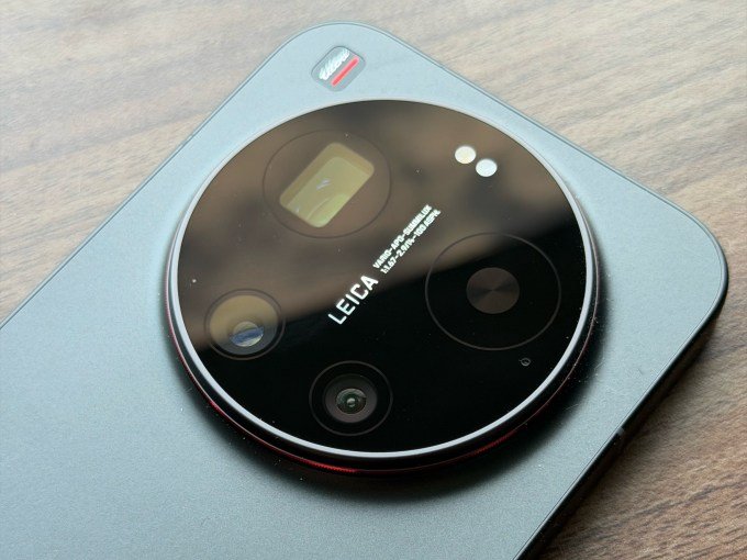 Xiaomi 17 Ultra camera housing
